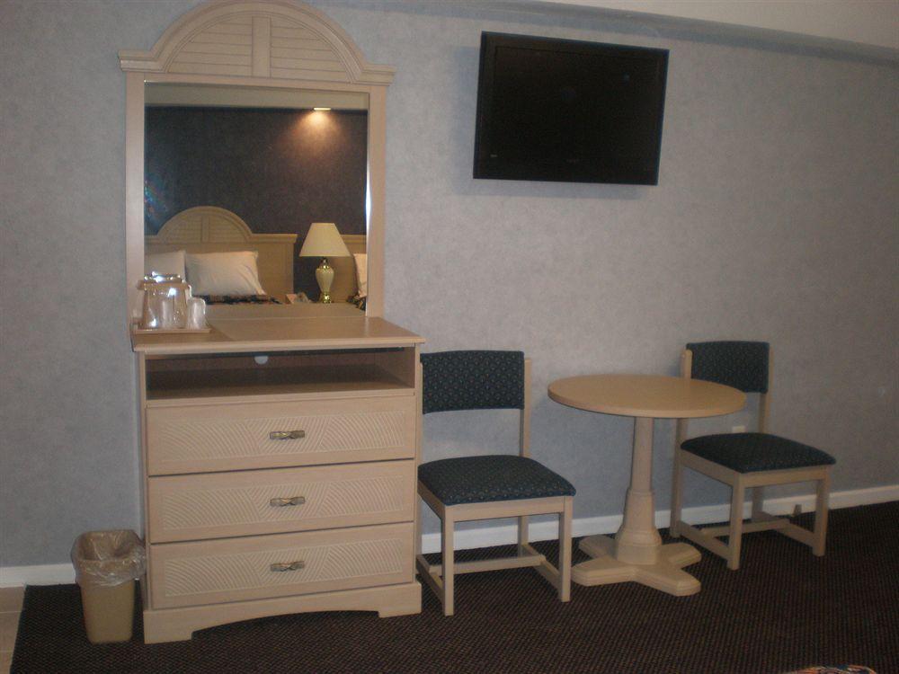 Village Inn & Suites - Smithville Стая снимка