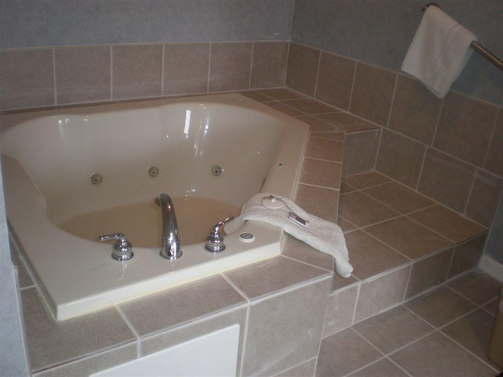 Village Inn & Suites - Smithville Екстериор снимка