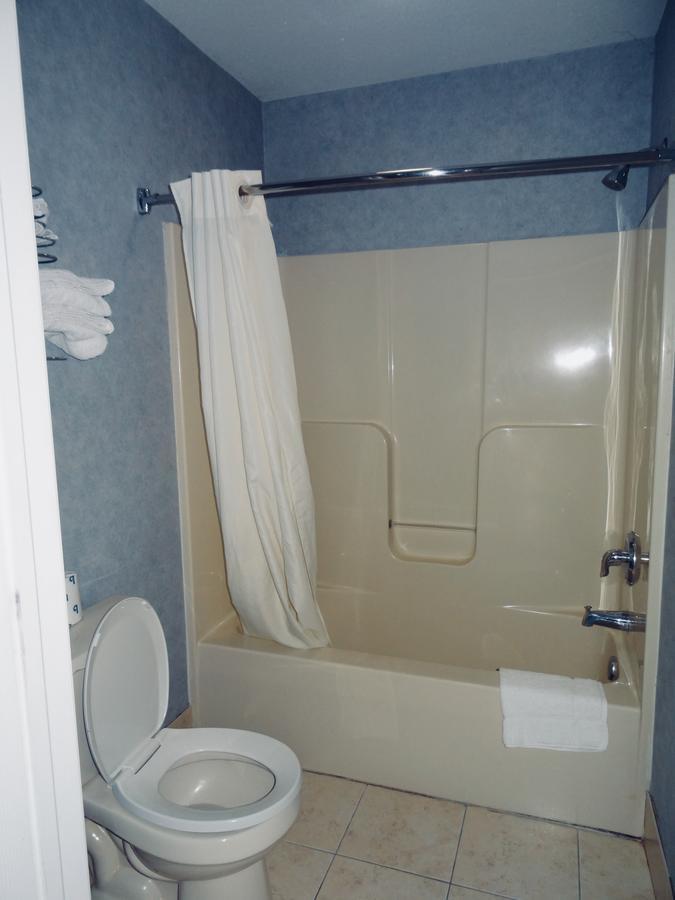 Village Inn & Suites - Smithville Екстериор снимка