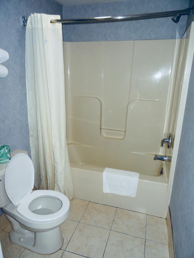 Village Inn & Suites - Smithville Екстериор снимка