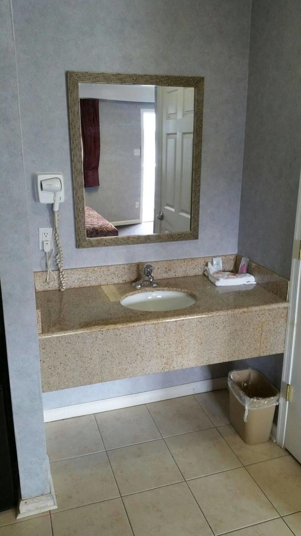Village Inn & Suites - Smithville Екстериор снимка